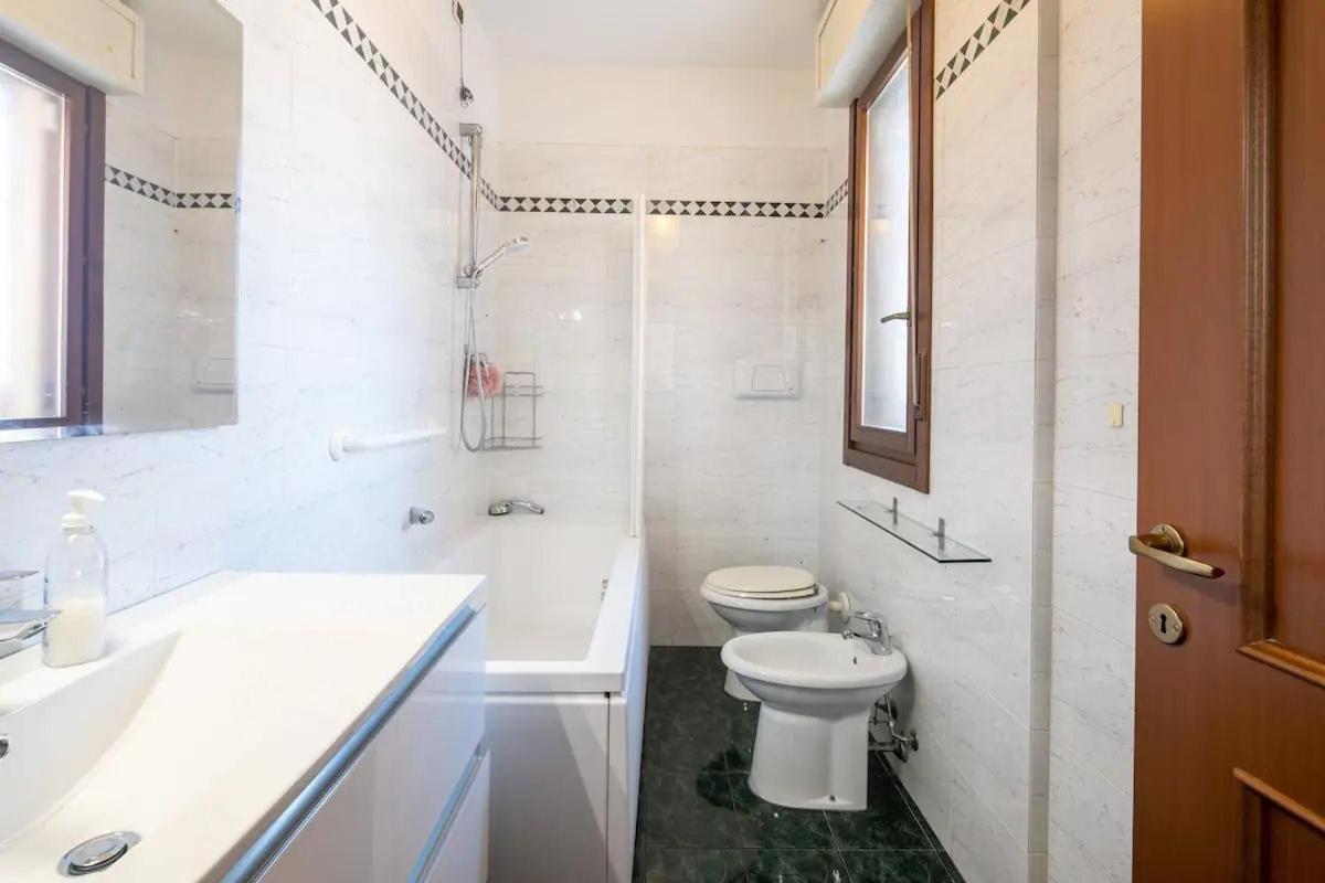 Suite Con 2 Balconi - 6 Guest Prato  Kültér fotó