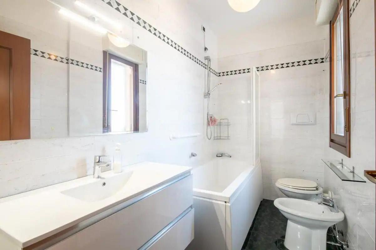 Suite Con 2 Balconi - 6 Guest Prato  Kültér fotó